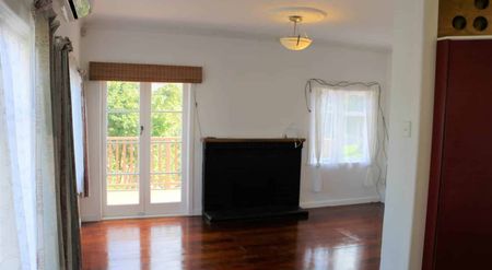 Charming Elevated 3-Bedroom Home in Blockhouse Bay - Photo 2