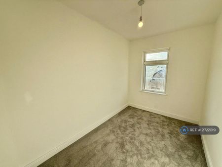 3 bedroom end of terrace house to rent - Photo 5