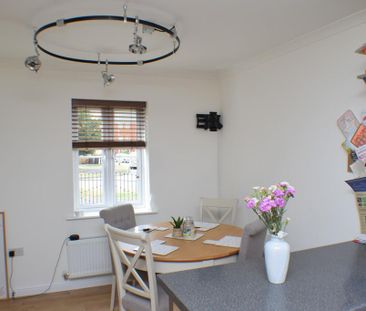 3 bedroom end of terrace house to rent - Photo 2