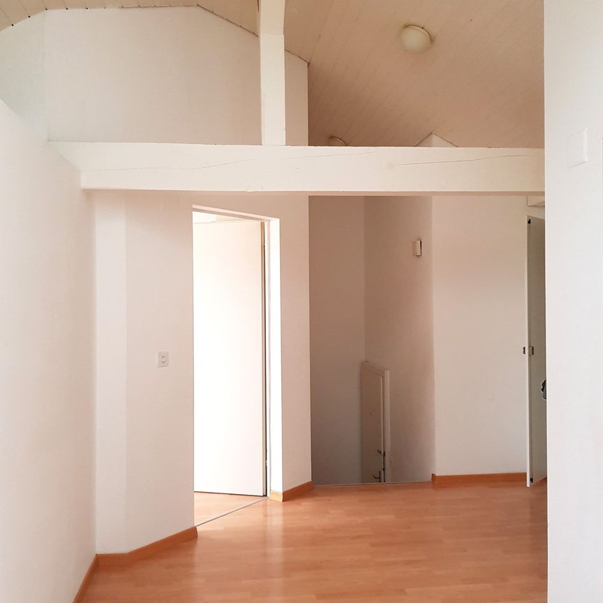 Charmante Dachwohnung zu vermieten - Photo 1