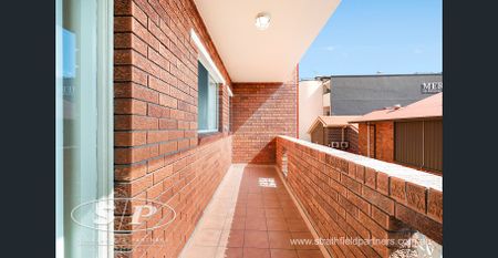 Tree-lined Street, Spacious Living - Photo 5