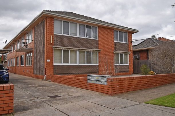 Spacious Apartment in the Heart of Bentleigh - Photo 1