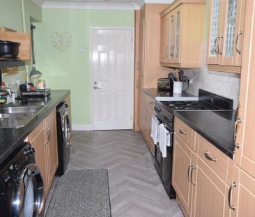 2 bedroom end of terrace house to rent - Photo 6