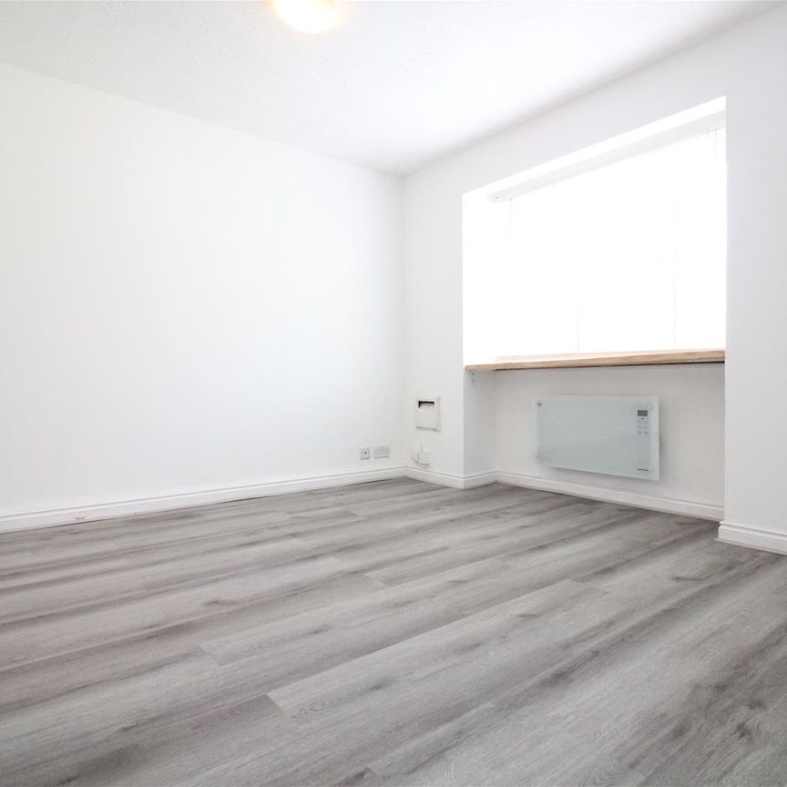 Heathcote Road, Twickenham - Photo 1