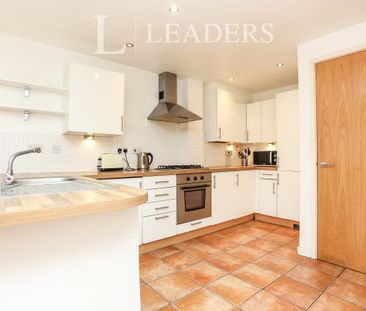 4 bedroom terraced to rent Burcher Gale Grove, Peckham SE15 - Photo 3