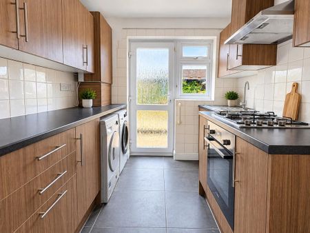 3 bedroom semi-detached house to rent - Photo 5