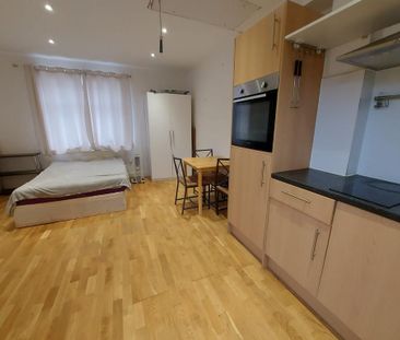 Studio to rent - Photo 2