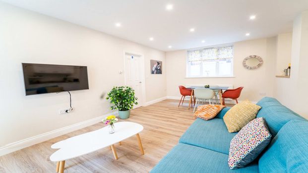 South Quay - Photo 1