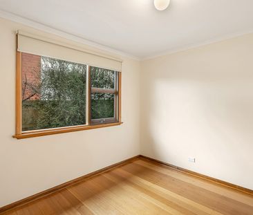 Convenient, Charming Three Bedroom Home - Photo 3