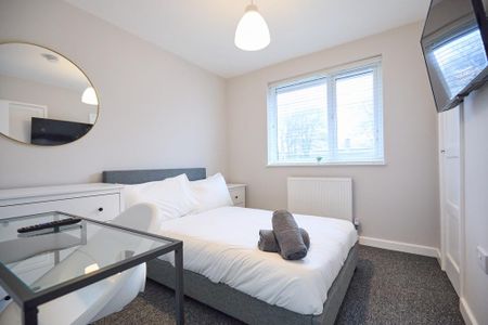 6 bedroom end of terrace house to rent - Photo 2