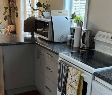 Spacious 3-Bedroom Home in Quiet Vogeltown Cul-de-Sac - Photo 4