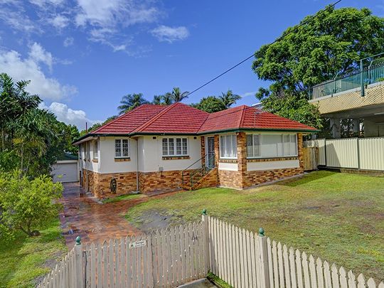 207 Chatsworth Road,COORPAROO - Photo 1