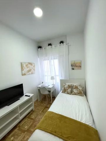 Calle de Bravo Murillo, Madrid, Community of Madrid 28020 - Photo 2