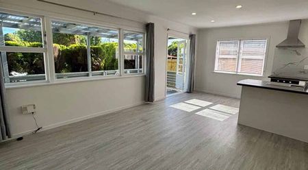 Freshly Renovated and looking fantastic! - Photo 4