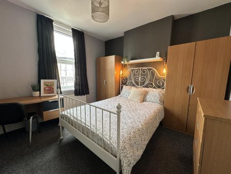 4 bedroom terraced house to rent - Photo 4