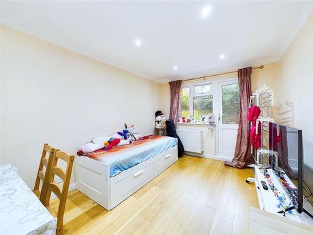 Railway Side, London - 1 bedroomProperty for lettings - Chasebuchanan - Photo 4