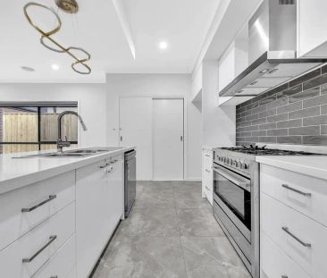 “Spacious 4-Bedroom Family Living in the Popular Jubilee Estate!” - Photo 4