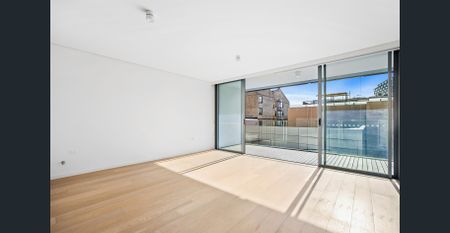 SUPERB LOCATION IN BOUTIQUE BUILDING - Photo 4