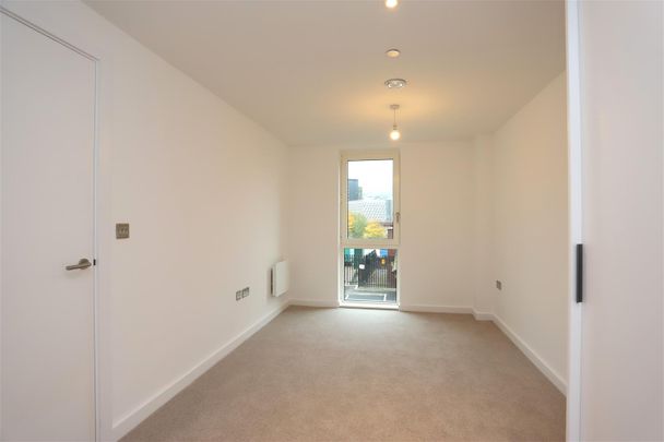 The Railings, Middlewood Locks - Photo 1