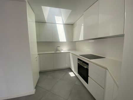 Location Appartement 4 pièces 128m² LA ROCHELLE 17000 - Photo 3