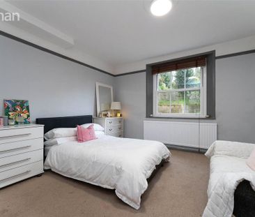 3 bedroom flat to rent - Photo 3