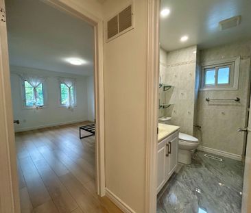 For Lease - 230 Enchanted Hills Crescent, Toronto, Ontario - Photo 2