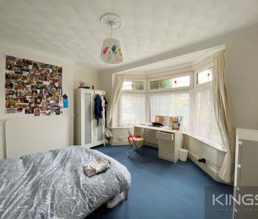 4 bedroom semi-detached house to rent - Photo 6