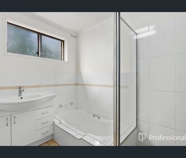 3 Bedroom House - Tamworth - Photo 6