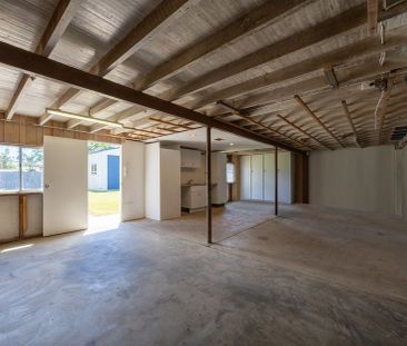 Family home with large shed! - Photo 3