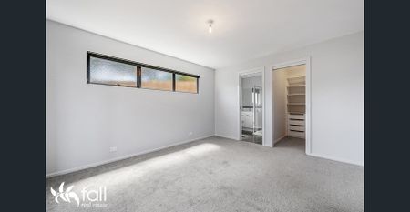 Modern Townhouse with Water Views - Prime Location - Photo 3