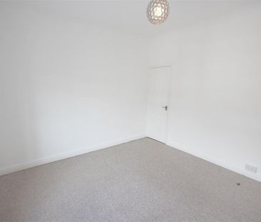 2 Bedroom House - Mid Terrace To Let - Photo 4