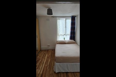 3 Bed Flat, Tennyson House, SE17 - Photo 2