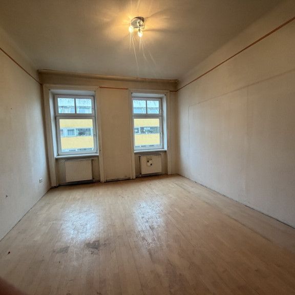 Fenzlgasse - sanierungsbedürftiger 2 Zimmer Altbau mit extra Küche zu vermieten - Photo 1