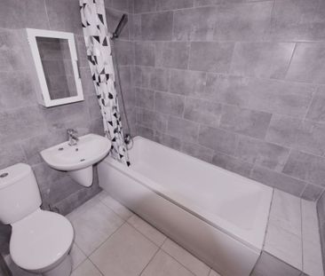 1 bedroom Flat in Station Road Flat 2, Leeds - Photo 6