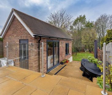 3 bedroom semi-detached house to rent - Photo 6