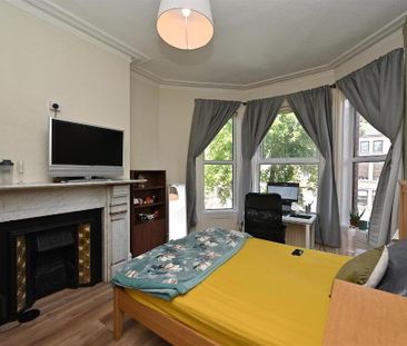 Room 3, 9 Eglantine Avenue, Belfast, BT9 6DW - Photo 2