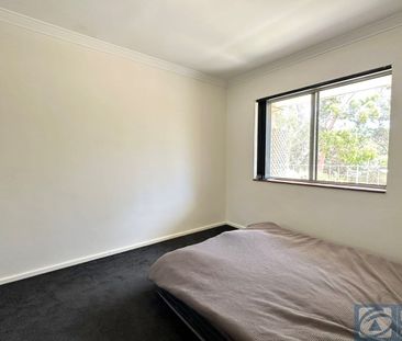 NEAT LITTLE GEM LESS THAN 2KM's FROM THE BEACH - Photo 4