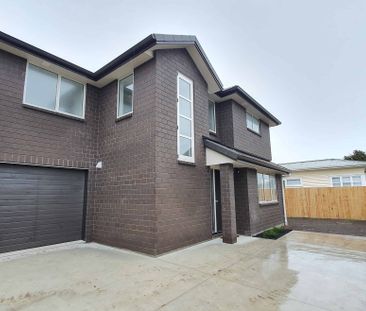 Modern 4 Bedroom home with 2 bathrooms - Photo 2