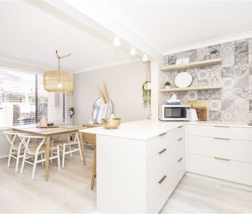 🏡 Elegant Hamptons-Inspired 3-Bedroom Townhouse in Claremont - Photo 1