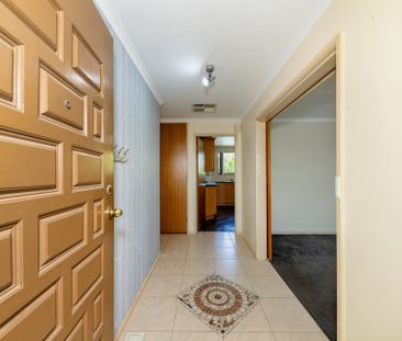 Stunning Three Bedroom Family Home with Pool, Solar and Large Garde... - Photo 1