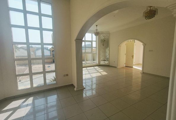 Luxury 4BHK Villa with Maidroom Roadside location - Photo 1