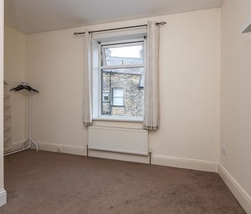 3 bed terraced house to rent in John Street, Greetland, Halifax - Photo 5