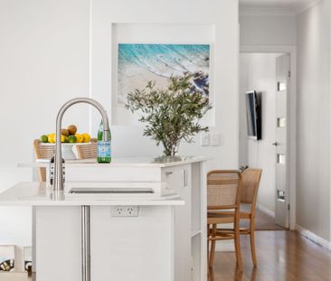 Contemporary lifestyle haven just a stone's throw to the beach - Photo 6