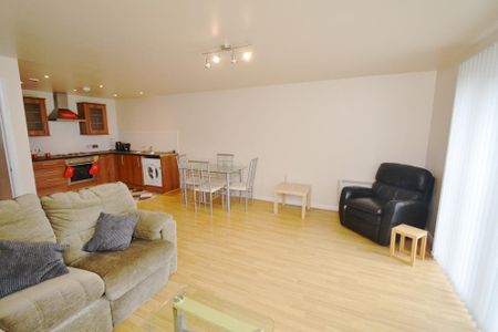 2 bedroom flat to rent - Photo 2
