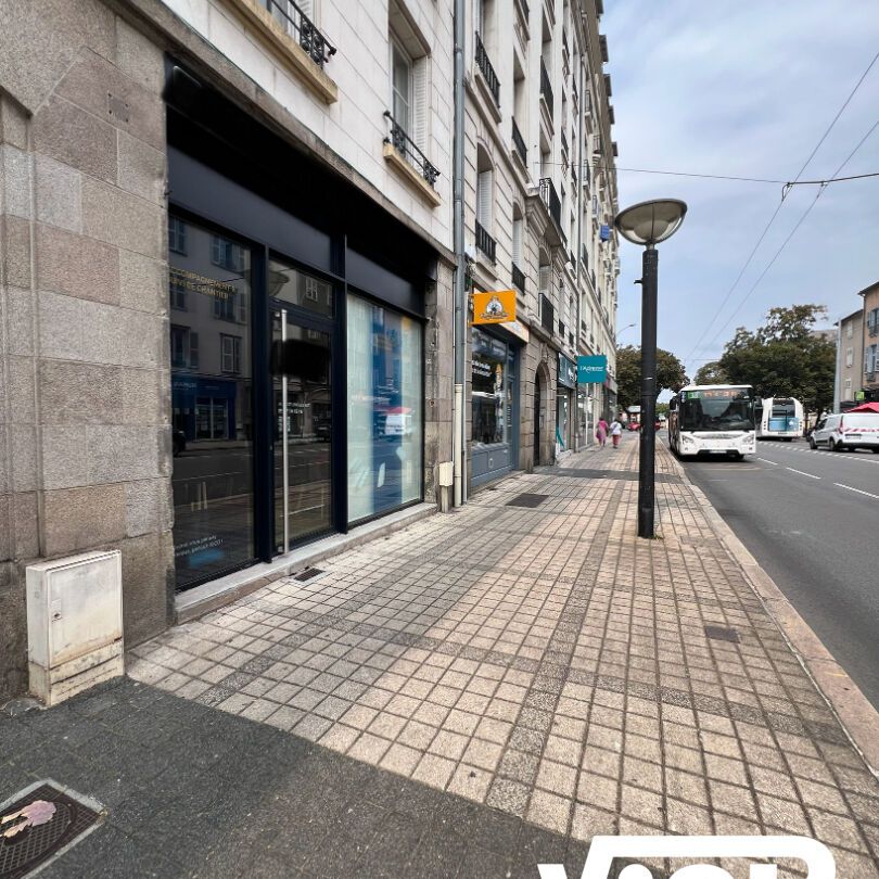 LOCAL REFAIT EN HYPER CENTRE VILLE - Photo 2