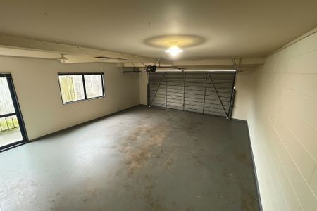 4-Bedroom Home with Stunning Park Views & Double Garage - Photo 2