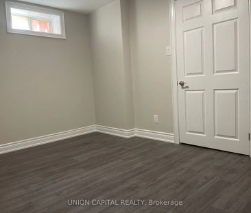 57 Belvedere Cres Crescent #Lower - Photo 2