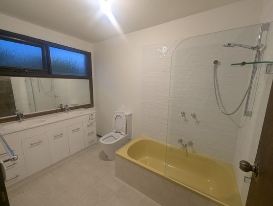 Dandenong North - Photo 1