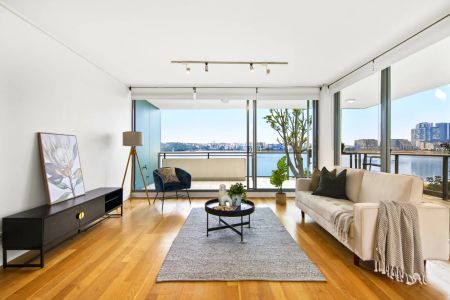 Waterfront | Three bedroom | Peaceful Living - Photo 2