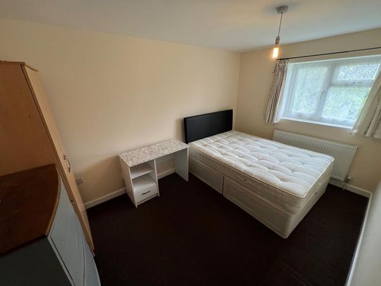 6 bedroom semi-detached house to rent - Photo 1